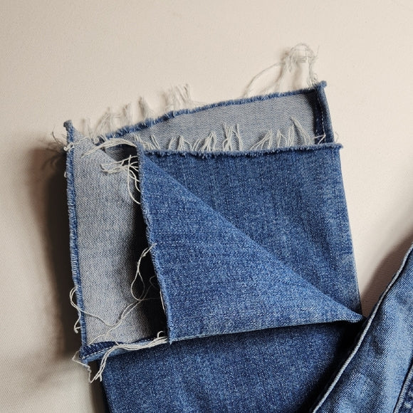 MOTHER Women's Cropped Kick Flare Raw Hem Jeans Blue Size 28